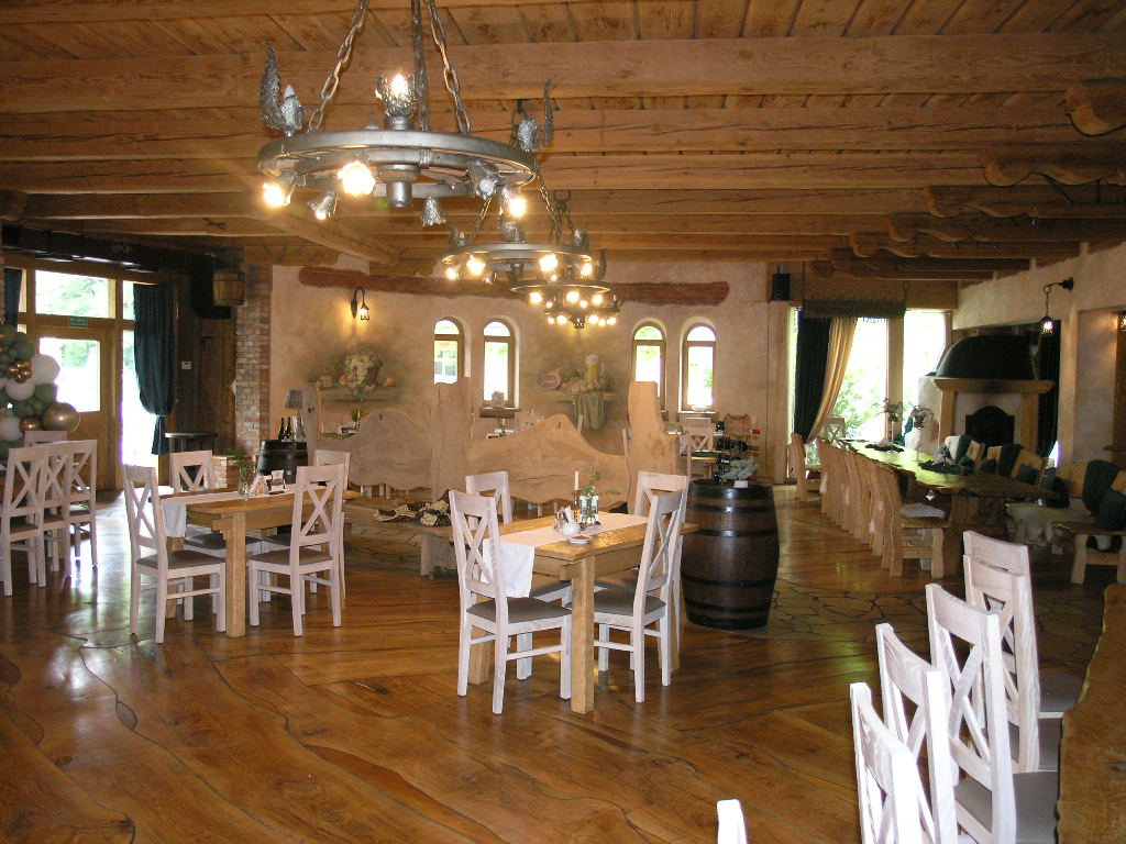 nieruchomość w Ustroniu zabudowana budynkiem restauracji